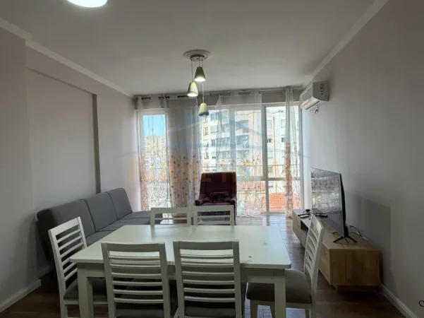 Tirane, jepet me qera apartament 2+1+2 Kati 4, 107 m² 750 € (Selvia, shkolla Partizani)