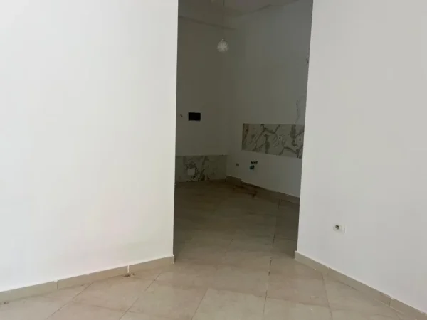 Tirane, shitet ambjent biznesi Kati 1, 73 m² 135000 € (Astir)