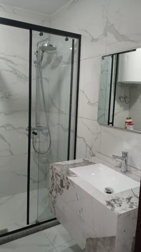 Tirane, jepet me qera apartament 1+1 Kati 6, 70 m² 450 € (BAR ARTISTI)