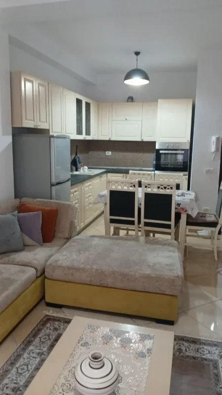 Tirane, jepet me qera apartament 1+1 Kati 6, 70 m² 450 € (BAR ARTISTI)
