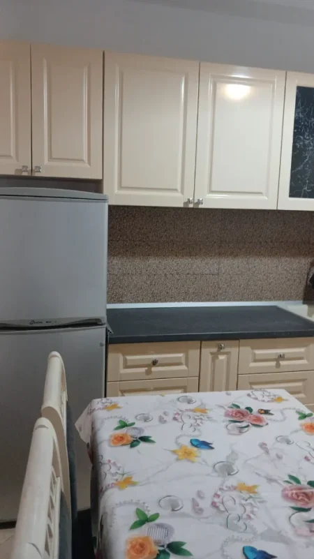 Tirane, jepet me qera apartament 1+1 Kati 6, 70 m² 450 € (BAR ARTISTI)