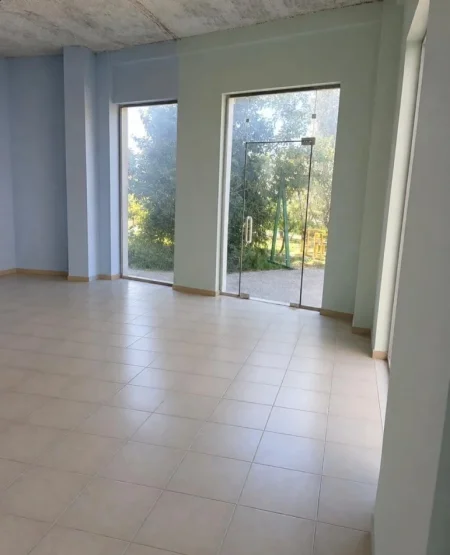 Tirane, shitet ambjent biznesi Kati 1, 61 m² 90000 € (Qyteti Studenti)