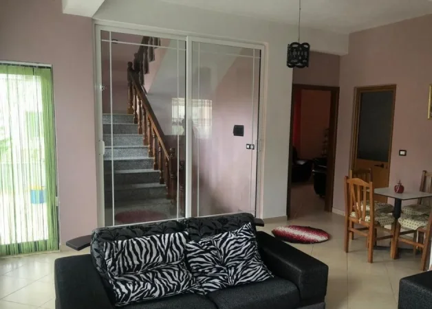 Tirane, jepet me qera apartament 2+1 Kati 2, 220 m² 400 € (Kamëz Municipality)