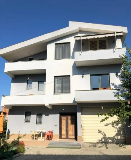 Tirane, jepet me qera apartament 2+1 Kati 2, 220 m² 400 € (Kamëz Municipality)