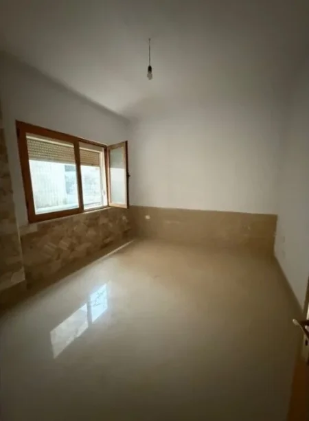 Tirane, shitet Vile 3 Katshe Kati 4, 521 m² 547.000 € (Vilat Gjermane)
