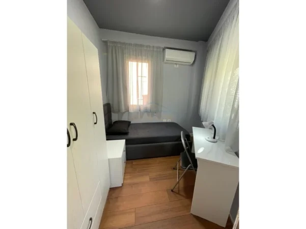 Tirane, jepet me qera apartament 2+1 Kati 2, 85 m² 600 € 