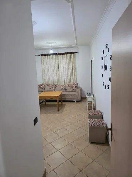 Tirane, jepet me qera apartament 1+1 Kati 3, 420 € (Astir)