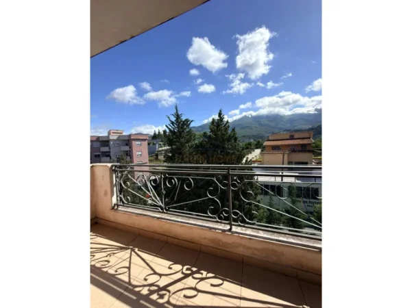 Tirane, shitet apartament 2+1+Ballkon Kati 3, 87 m² 132.000 € (Fresk, Tirane)