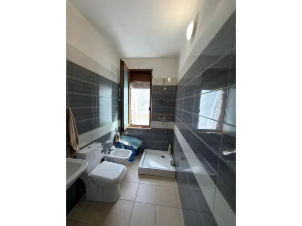 Tirane, shitet apartament 2+1+Ballkon Kati 3, 87 m² 132.000 € (Fresk, Tirane)