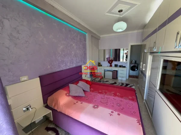 Vlore, shitet apartament 1+1+Ballkon Kati 8, 101 m² 125.000 € (Rruga Fiqirete Musta)