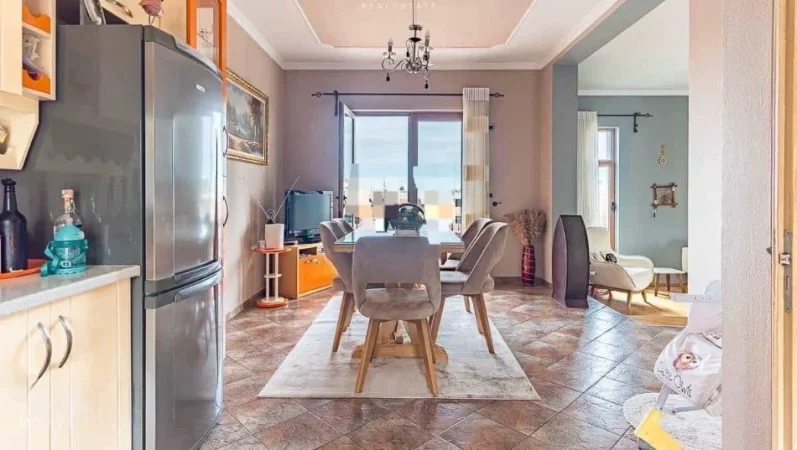 Tirane, jepet me qera Vile Kati 3, 440 m² 2.300 € (Rruga Pano Lulo)