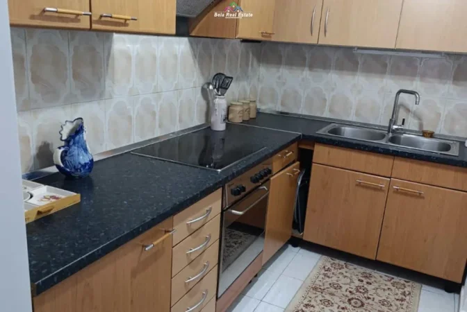 Tirane, jepet me qera apartament 2+1 Kati 1, 75 m² 520 € (Rruga Hamdi Cenojmeri)