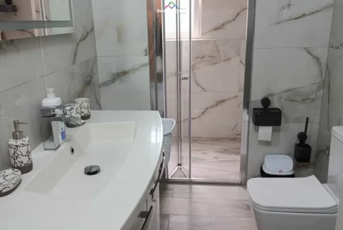Tirane, jepet me qera apartament 2+1 Kati 1, 75 m² 520 € (Rruga Hamdi Cenojmeri)
