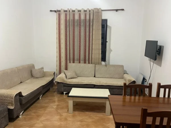 Tirane, jepet me qera apartament 1+1 Kati 1, 70 m² 300 € (Qyteti Studenti)