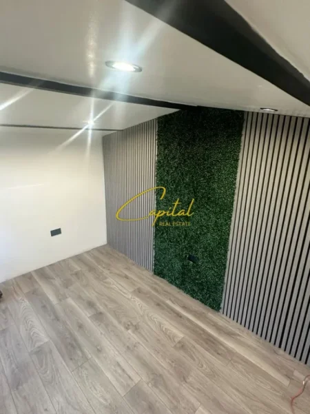 Tirane, jepet me qera dyqan Kati 0, 35 m² 500 € (ASTIR)