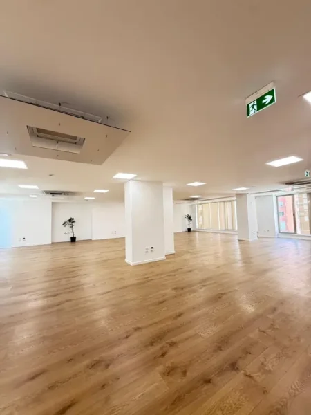 Tirane, jepet me qera zyre Kati 2, 1.136 m² 11.000 € 