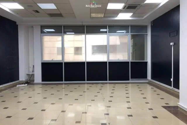 TIRANE, jepet me qera zyre Kati 2, 90 m² 800 Euro (Rruga e Barrikadave)