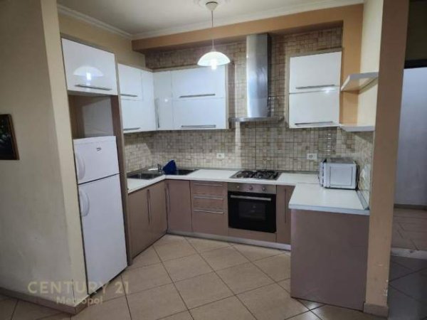 Tirane, jepet me qera apartament 102 m² 600 Euro (ish hipoteka)