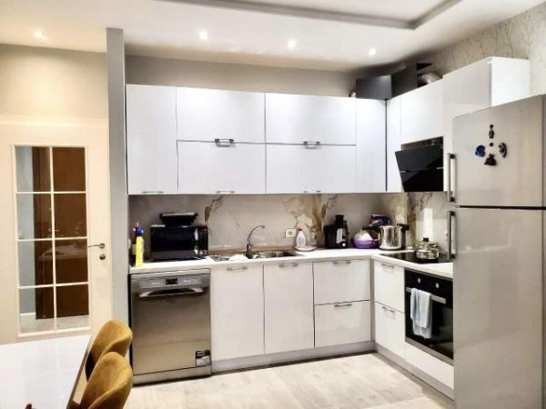 Tirane, shes apartament 2+1 95 m² Euro (Perballe me Qendren Kristal)