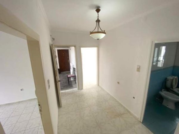 Tirane, shes apartament 1+1 54 m² 66.000 Euro (Shkolla e Bashkuar,)