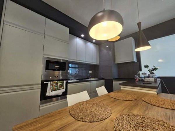 Tirane, shitet apartament Kati 5, 110 m² 200.000 Euro (panorama)