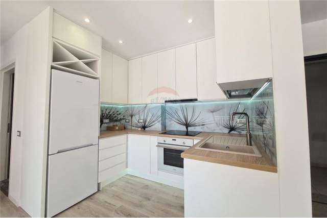 Tirane, jepet me qera apartament 2+1 Kati 4, 102 m² 900 Euro (Rr. Cerciz Topulli)