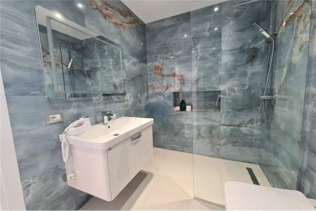 Tirane, jepet me qera apartament 2+1 Kati 4, 102 m² 900 Euro (Rr. Cerciz Topulli)