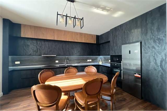 Tirane, jepet me qera apartament 2+1+BLK Kati 5, 121 m² 650 Euro (Rruga e Kavajes)