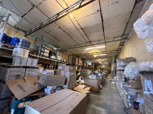 Tirane, jepet me qera magazine Kati 0, 650 m² 1.300 Euro (City Park)
