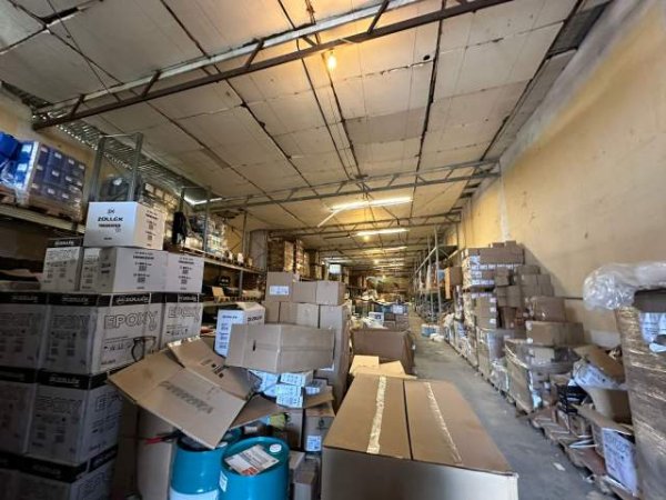 Tirane, jepet me qera magazine Kati 0, 650 m² 1.300 Euro (City Park)