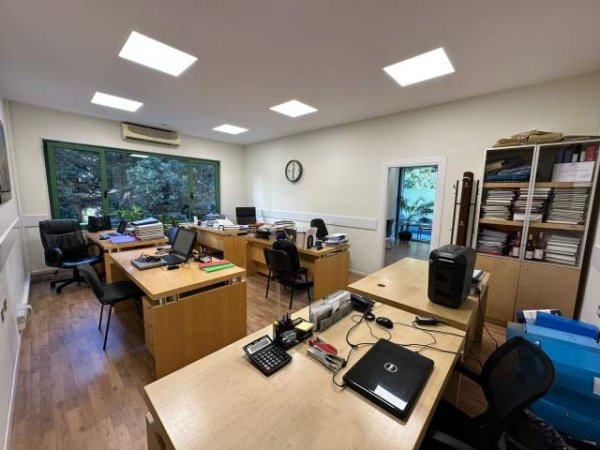 Tirane, jepet me qera zyre Kati 2, 200 m² 4.000 Euro (Ibrahim Rugova)