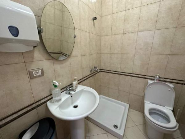 Tirane, jepet me qera zyre Kati 2, 200 m² 4.000 Euro (Ibrahim Rugova)