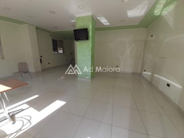 Durres, jepet me qera ambjent biznesi 157 m² 600 Euro (ujesjellsi durres)