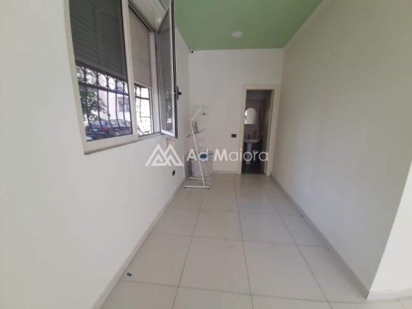 Durres, jepet me qera ambjent biznesi 157 m² 600 Euro (ujesjellsi durres)