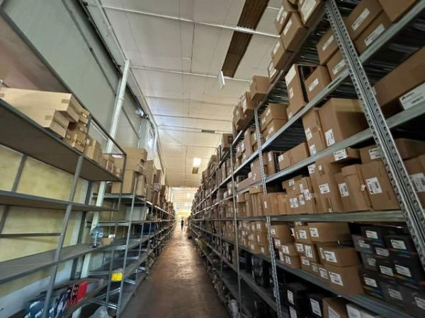 Tirane, ofert magazine Kati 0, 450 m² 900 Euro (City Park)