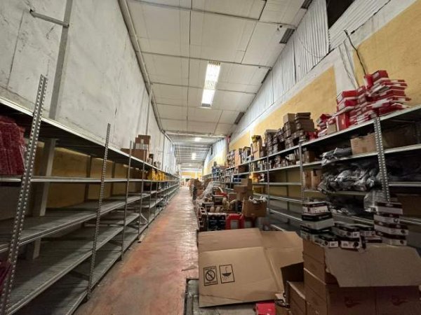Tirane, ofert magazine Kati 0, 450 m² 900 Euro (City Park)