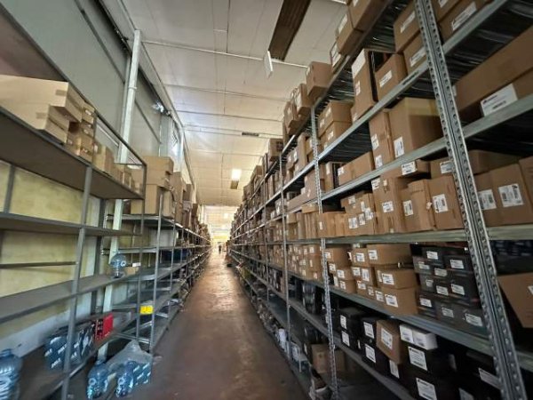 Tirane, ofert magazine Kati 0, 450 m² 900 Euro (City Park)