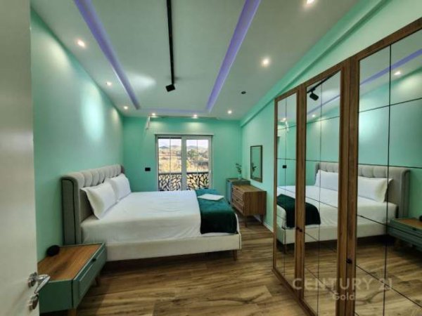 Tirane, jepet me qera Vile 4+1+A+BLK Kati 2, 1.250 m² 6.000 Euro (farke)