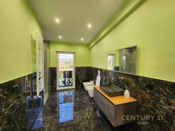 Tirane, jepet me qera Vile 4+1+A+BLK Kati 2, 1.250 m² 6.000 Euro (farke)