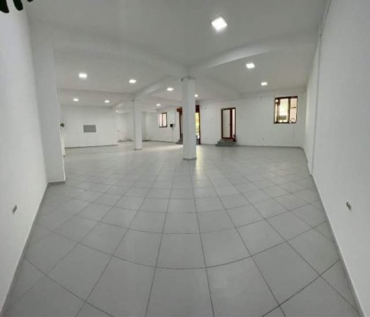 Tirane, jepet me qera ambjent biznesi Kati 0, 260 m² 1.300 Euro (Don Bosko)