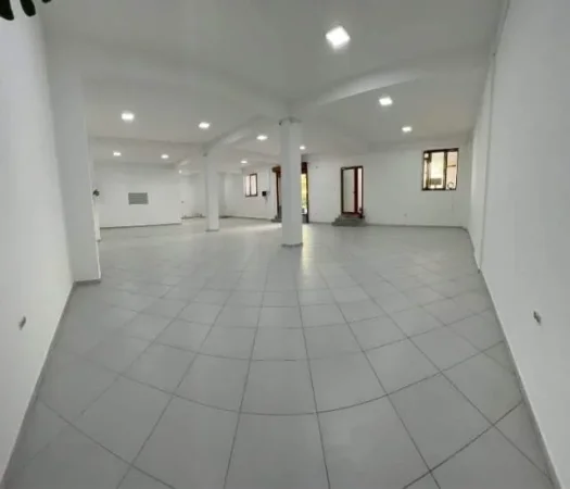 Tirane, jepet me qera ambjent biznesi Kati 0, 260 m² 1.300 Euro (Don Bosko)