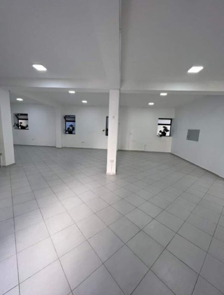 Tirane, jepet me qera ambjent biznesi Kati 0, 260 m² 1.300 Euro (Don Bosko)