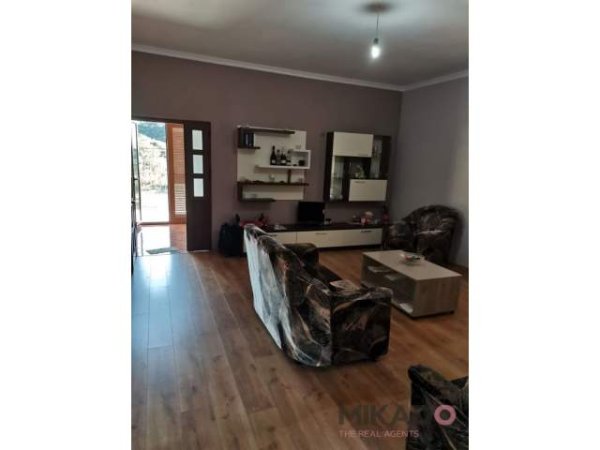 Tirane, shitet Vile 300 m² 350.000 Euro