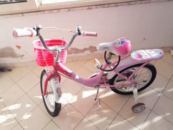 Tirane, biciklete per vajza 4-6 vjece 5.000 Leke