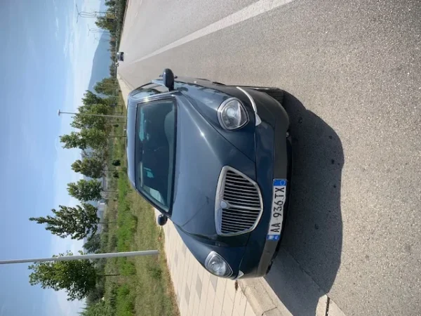 Makina me qera ne rinas makina te modeleve te ndryshme qe fillojn me 20 euro/dita