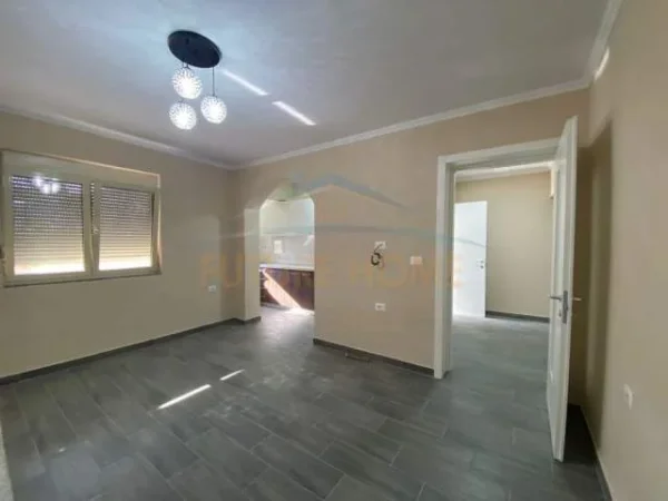 Tirane, jepet me qera apartament 2+1 Kati 2, 72 m² 400 Euro (Ferit Xhajko)