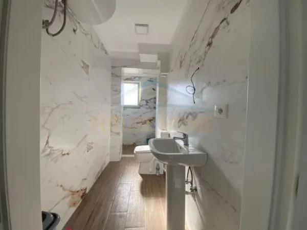 Tirane, jepet me qera apartament 2+1 Kati 2, 72 m² 400 Euro (Ferit Xhajko)