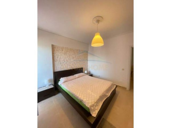 Tirane, jepet me qera apartament 2+1+BLK Kati 10, 600 Euro (Komuna e Parisit)