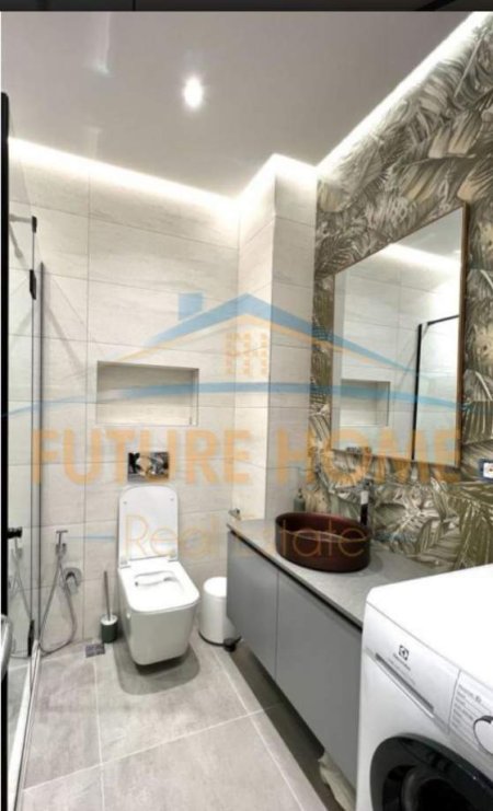 Tirane, jepet me qera apartament 1+1 Kati 7, 65 m² 600 Euro (Pran Xhamis se Tabakeve)