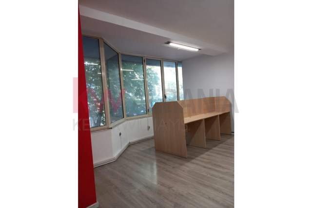 Tirane, jepet me qera zyre Kati 1, 100 m² 1.100 Euro